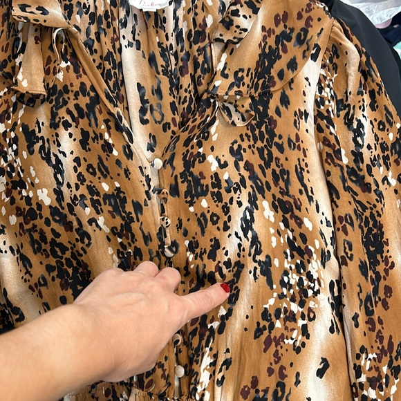 Parker 100% Silk Animal Print Blouse bag sleeve ruffle neck Size medium - Picture 14 of 16